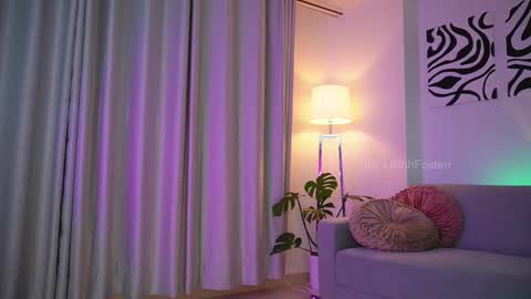 Snapshot of lilithhfosterr chatting on 03/10/25, 11:38 Lili online show from 03/10/25, 11:38