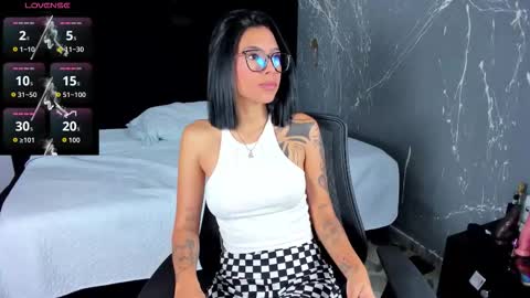 Snapshot of lilithluxorr chatting on 11/29/25, 01:25 Lilith luxorr online show from 11/29/25, 01:25