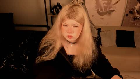 Snapshot of lilithnelson chatting on 10/07/25, 05:32 LilithNelson online show from 10/07/25, 05:32
