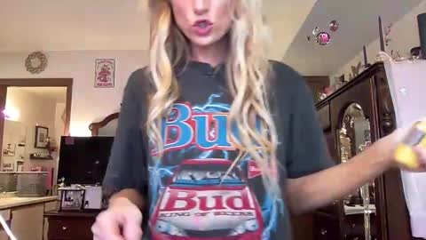 Snapshot of lilithohfish chatting on 05/17/26, 08:05 Lilithohfish online show from 05/17/26, 08:05