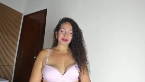 Snapshot of lilithphillis1 chatting on 03/19/26, 05:28 lilithphillis1 online show from 03/19/26, 05:28