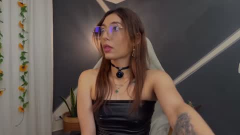 Snapshot of lilithrose_b chatting on 06/23/26, 01:25 Lele online show from 06/23/26, 01:25