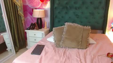 Lilith Snoop online show from 12/13/25, 07:53