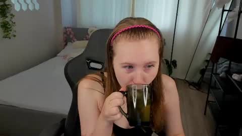 Snapshot of lilitiny chatting on 07/29/26, 01:37 Lili Tiny GMT2 3-10AM MonTueWedThuSat online show from 07/29/26, 01:37