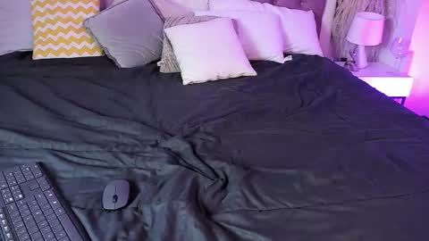 Lily online show from 10/22/25, 07:57