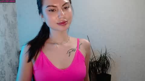 Snapshot of lillalovly chatting on 02/14/25, 12:47 Lilla online show from 02/14/25, 12:47