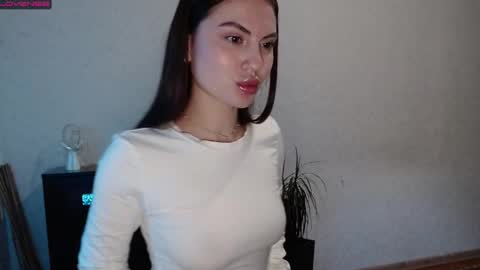 Snapshot of lillalovly chatting on 02/19/25, 09:17 Lilla online show from 02/19/25, 09:17