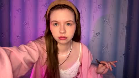 Snapshot of lillian_charm chatting on 03/22/26, 09:23 Lillian online show from 03/22/26, 09:23