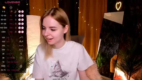 Snapshot of lillian_shine chatting on 04/28/26, 02:27 Lillian online show from 04/28/26, 02:27