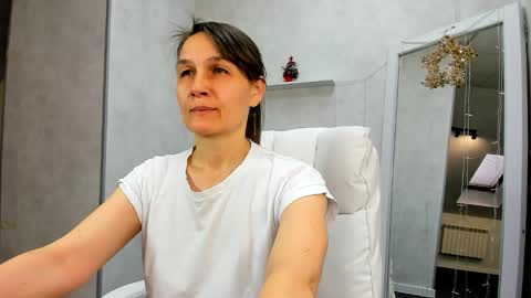 lillian_white1 online show from 01/09/25, 07:52