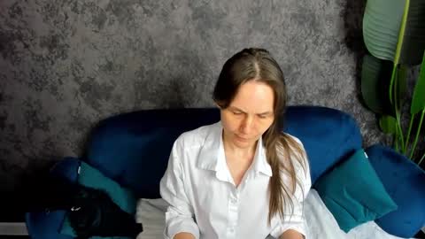 lillian_white1 online show from 02/23/25, 01:32