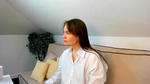 lillian_white1 online show from 02/27/25, 09:00