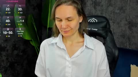 lillian_white1 online show from 04/05/26, 01:03