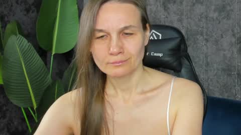 lillian_white1 online show from 04/06/26, 01:03