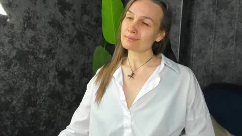 lillian_white1 online show from 04/25/26, 01:08