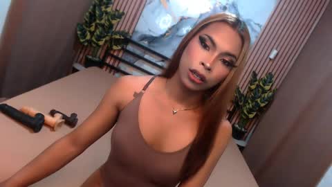 Snapshot of lilliana_emerald chatting on 04/14/26, 05:30 Lilianna online show from 04/14/26, 05:30