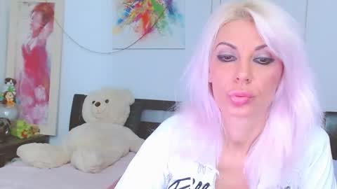 Lara online show from 11/16/25, 07:30