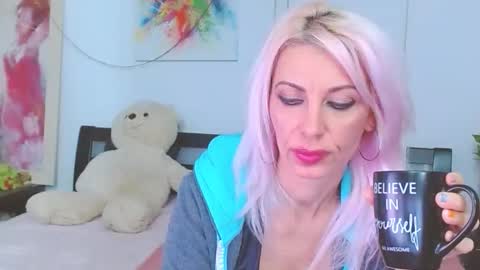 Lara online show from 12/01/25, 11:32