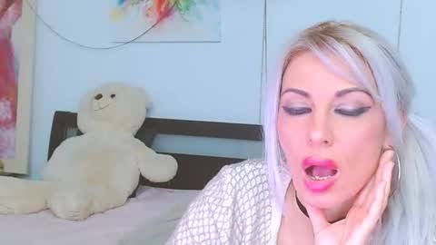 Lara online show from 02/03/26, 01:15