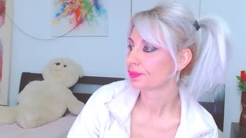 Lara online show from 02/04/26, 02:06