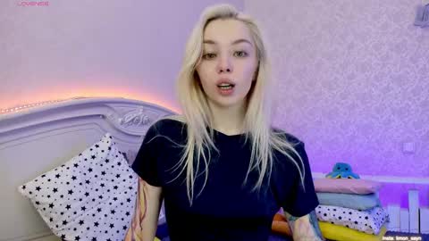 Snapshot of lillimooore chatting on 01/23/25, 11:58 LilliMoore online show from 01/23/25, 11:58