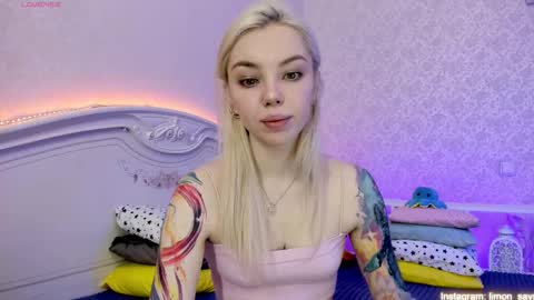 Snapshot of lillimooore chatting on 01/29/25, 12:12 LilliMoore online show from 01/29/25, 12:12