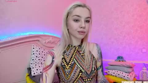 Snapshot of lillimooore chatting on 02/02/25, 01:34 LilliMoore online show from 02/02/25, 01:34