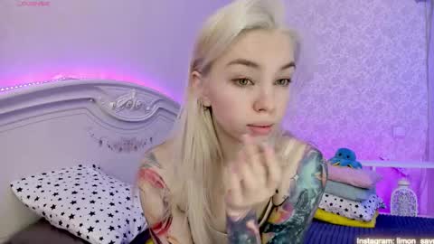 Snapshot of lillimooore chatting on 02/16/25, 11:59 LilliMoore online show from 02/16/25, 11:59