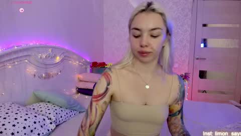 Snapshot of lillimooore chatting on 09/16/25, 12:00 LilliMoore online show from 09/16/25, 12:00