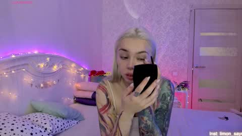 Snapshot of lillimooore chatting on 09/17/25, 11:50 LilliMoore online show from 09/17/25, 11:50