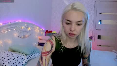 Snapshot of lillimooore chatting on 09/19/25, 11:38 LilliMoore online show from 09/19/25, 11:38