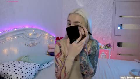 Snapshot of lillimooore chatting on 09/20/25, 11:50 LilliMoore online show from 09/20/25, 11:50