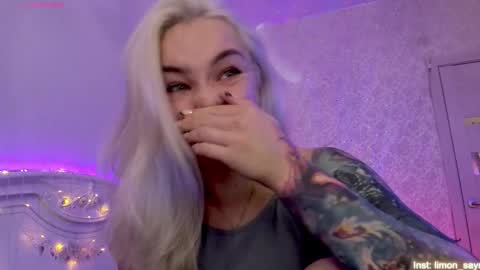 Snapshot of lillimooore chatting on 09/25/25, 02:04 LilliMoore online show from 09/25/25, 02:04