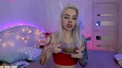 Snapshot of lillimooore chatting on 09/27/25, 11:54 LilliMoore online show from 09/27/25, 11:54