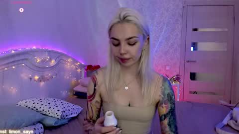 Snapshot of lillimooore chatting on 10/05/25, 01:04 LilliMoore online show from 10/05/25, 01:04