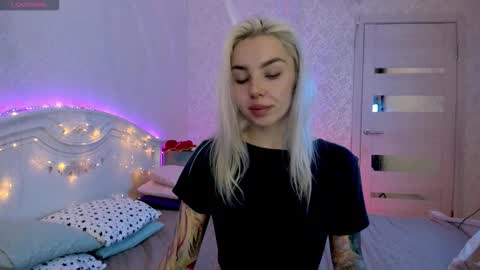 Snapshot of lillimooore chatting on 10/06/25, 11:35 LilliMoore online show from 10/06/25, 11:35