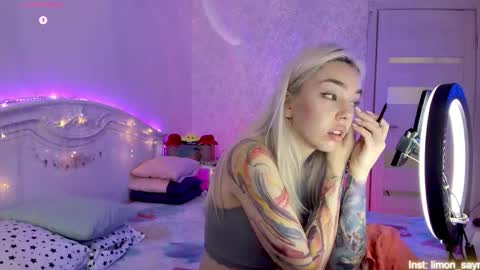 Snapshot of lillimooore chatting on 10/13/25, 12:32 LilliMoore online show from 10/13/25, 12:32