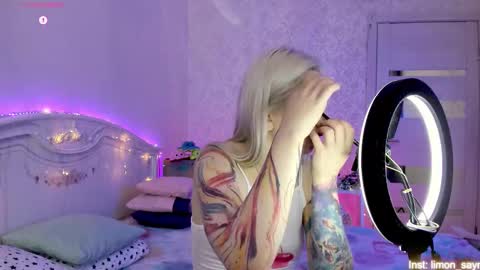 Snapshot of lillimooore chatting on 10/25/25, 11:21 LilliMoore online show from 10/25/25, 11:21