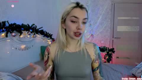 Snapshot of lillimooore chatting on 12/14/25, 01:55 LilliMoore online show from 12/14/25, 01:55