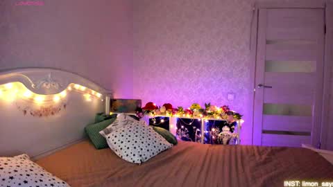 Snapshot of lillimooore chatting on 04/19/26, 11:40 LilliMoore online show from 04/19/26, 11:40