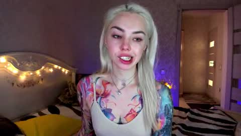 Snapshot of lillimooore chatting on 06/18/26, 06:02 LilliMoore online show from 06/18/26, 06:02