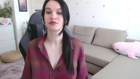 lilliyves online show from 04/21/26, 09:04
