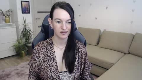 lilliyves online show from 05/23/26, 05:28