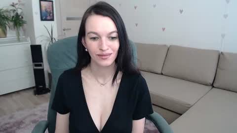 Snapshot of lilliyves chatting on 06/15/26, 04:09 lilliyves online show from 06/15/26, 04:09