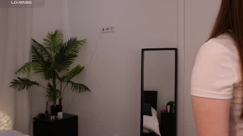 Lilly Colins online show from 01/09/25, 02:07