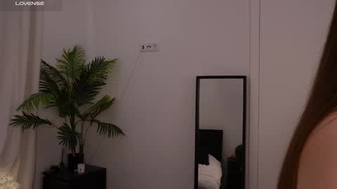 Lilly Colins online show from 01/17/25, 09:39