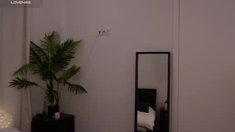 Lilly Colins online show from 01/19/25, 09:34