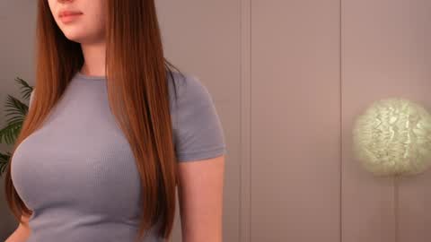 Lilly Colins online show from 01/26/25, 05:55