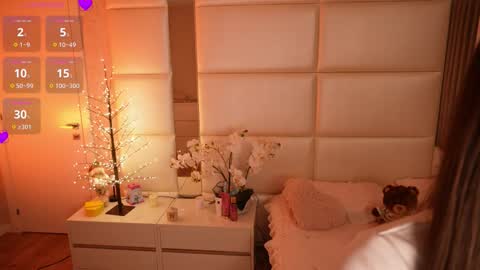 Lilly Colins online show from 02/25/26, 07:23