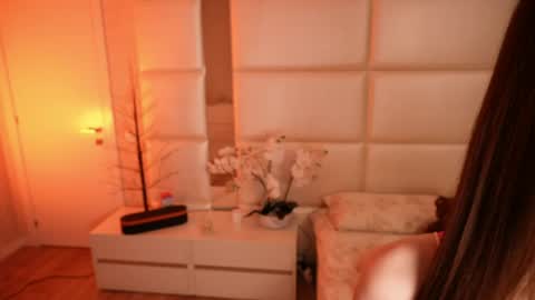 Lilly Colins online show from 04/11/26, 06:34